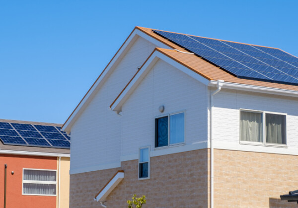 ゼロエネルギー消費住宅を保証する太陽光パネルと蓄電池の投資最適化手法を開発